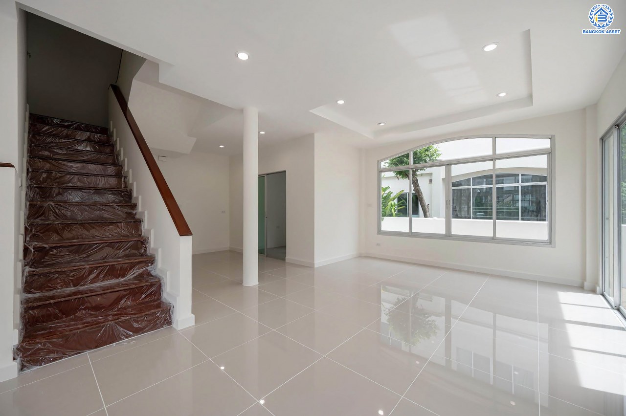 บ้านมือสองตกแต่งใหม่ โครงการ ศุภาลัยพาร์ควิลล์2 พหลโยธิน48 เนื้อที่ 71.6 ตร.ว. ฟังก์ชัน 3 ห้องนอน 4 ห้องน้ำ 1 ห้องแม่บ้าน จอดรถได้ 2 คัน บนทำเลเดินทางสะดวกเชื่อมต่อถนนสายไหม, ถนนลำลูกกา, ถนนพหลโยธิน ใกล้รถไฟฟ้าสายสีเขียว "สถานีสายหยุด" และทางด่วน "ฉลองรัช"